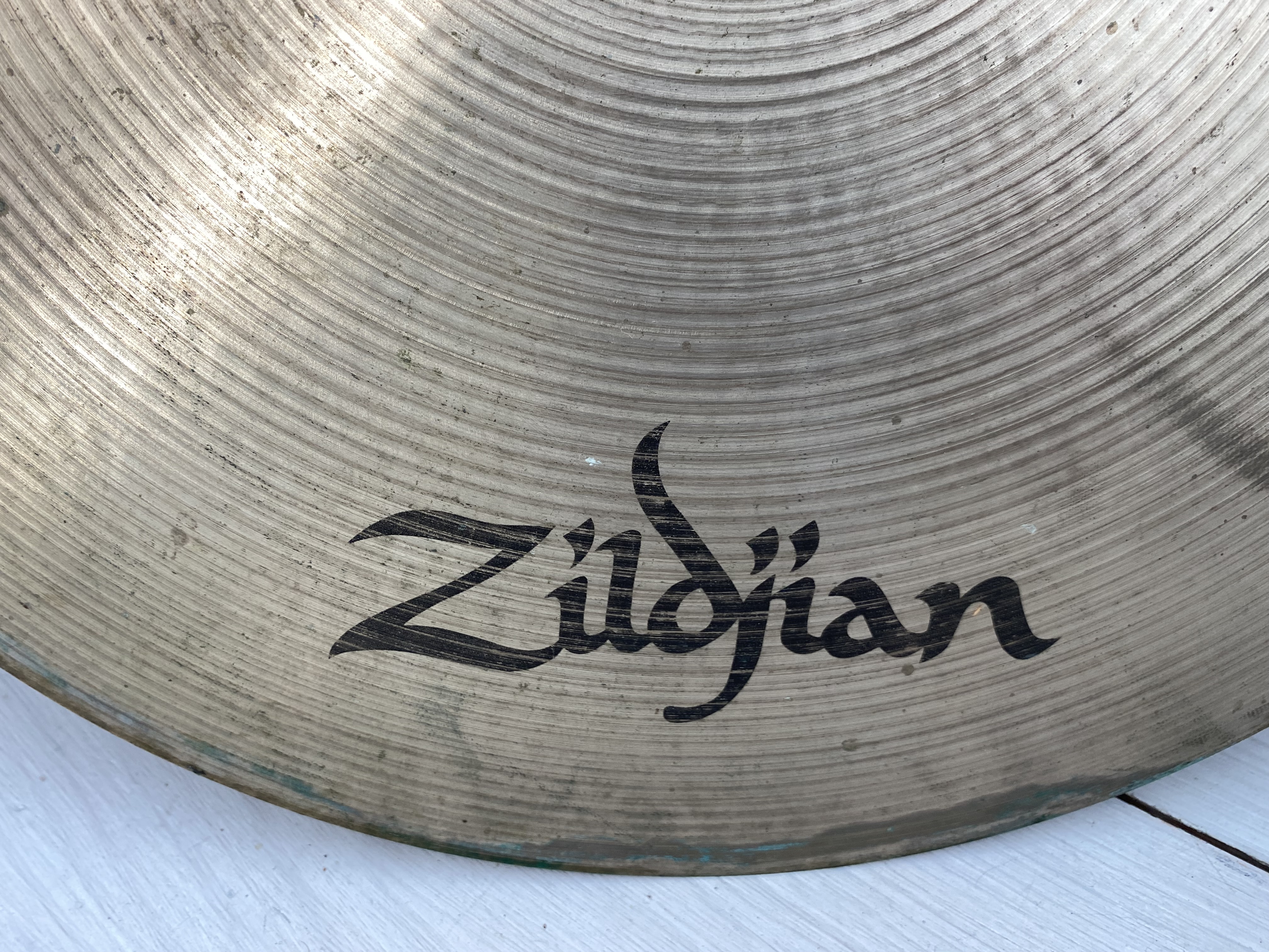 A zildjian minicup ride 18”