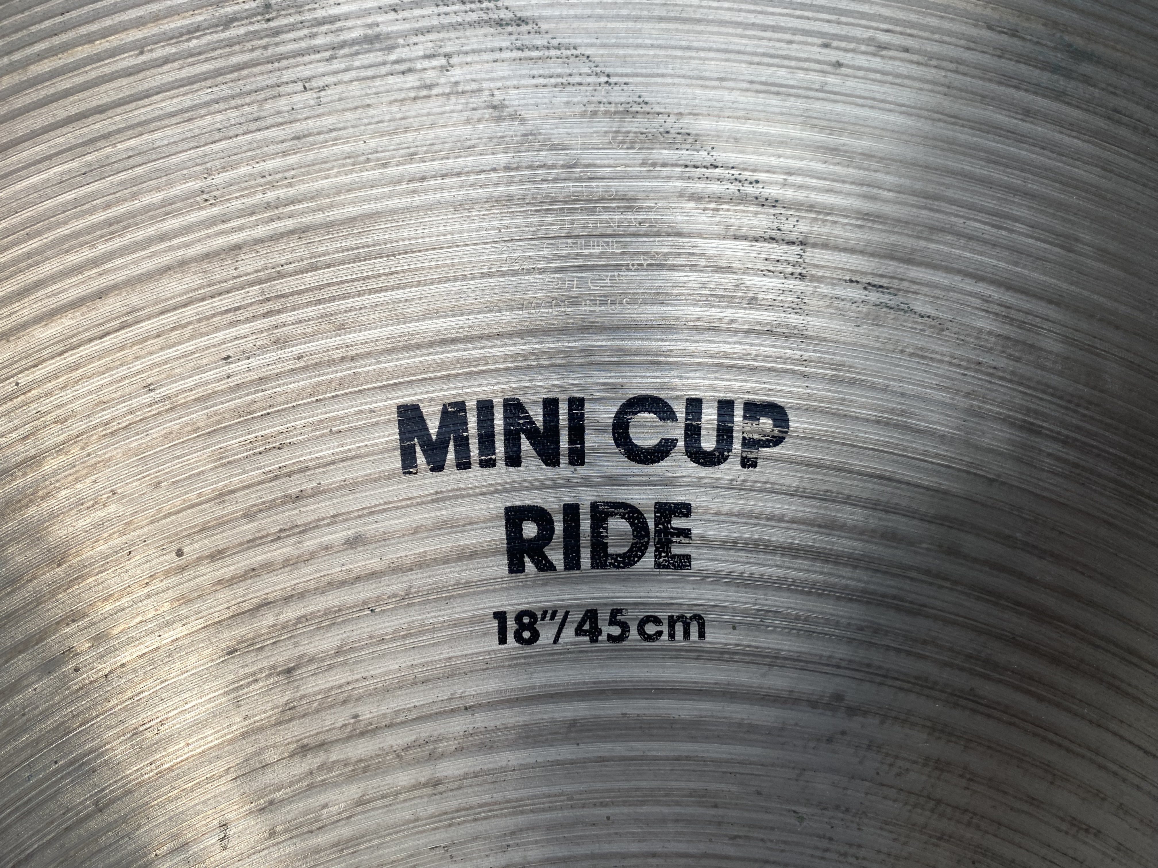A zildjian minicup ride 18”
