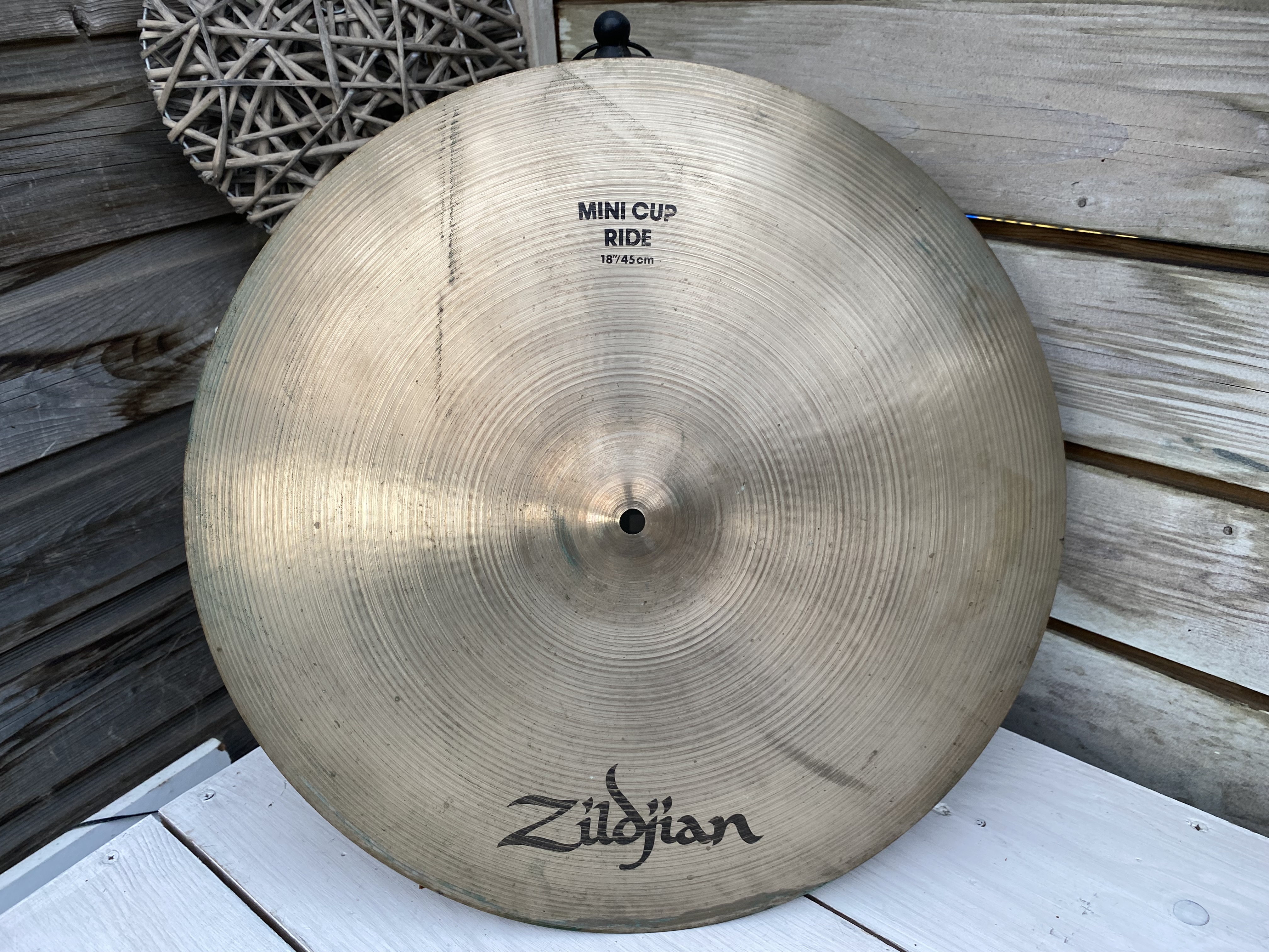 A zildjian minicup ride 18”