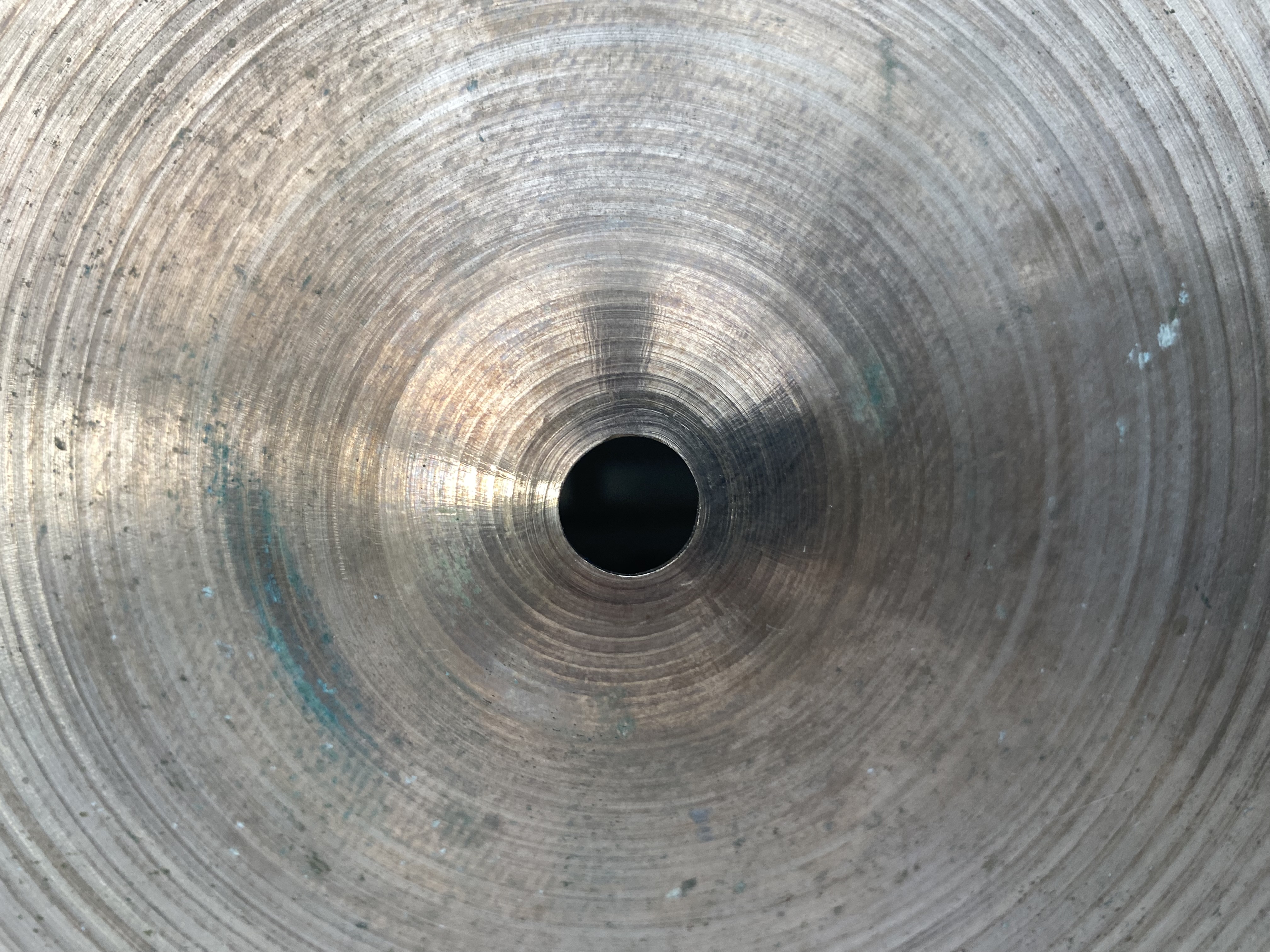 A zildjian minicup ride 18”