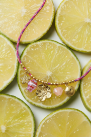 Touwketting roze met Bedeltjes