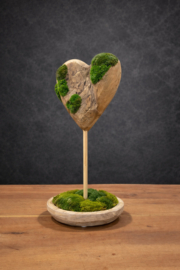 Teakhouten ‘mos’hart op standaard (2)