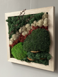 Klein mosschilderij met naturel houten lijst