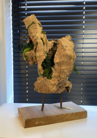 Houten object op voet