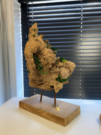 Houten object op voet