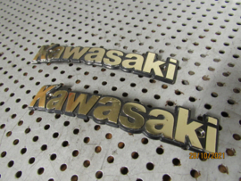 Set tanklogo's Kawasaki goud / chroom Logo L & R Classic