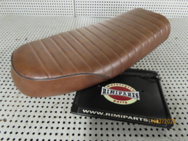 Caféracer zit / seat Z.G.A.N. / sier stitch / black piping / Buddyseat