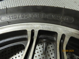 Voorwiel Wiel Front-wheel met band Honda vf750s 110/90-18