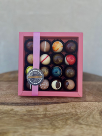 Licht roze doosje 16 ronde bonbons