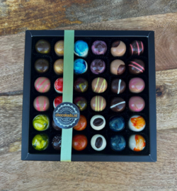 Zwarte doos 36 ronde bonbons