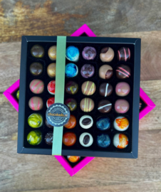 Zwarte doos 36 ronde bonbons