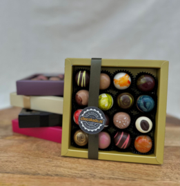 Groen doosje 16 ronde bonbons