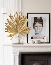 Audrey Hepburn with Bubble Gum 60x80 cm