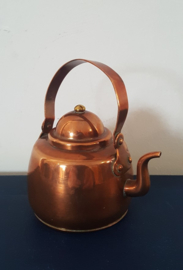 Kleine koperen theepot