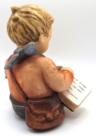 Hummel beeldje 'Der gelehrte / Thoughtful'