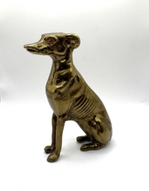 Zittende messing greyhound