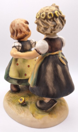 Hummel beeldje 'Zwei tanzende Mädchen / Spring dance'