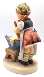 Hummel beeldje 'Die Bäckerin / Baking day', bakker