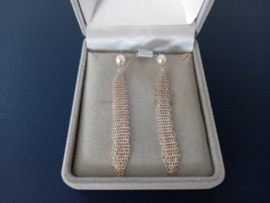 Zilveren oorhangers met parel en maliën