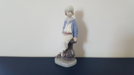 Lladro beeldje, jongetje met zeilboot