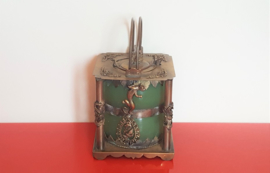 Nepalese theepot met exotische decoratie