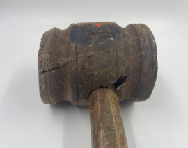 Oude houten hamer