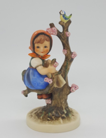 Hummel beeldje 'Frühling / Apple tree girl' (groot)