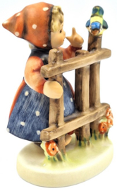 Hummel beeld 'Signs of Spring'