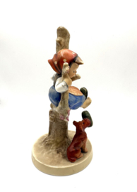 Hummel beeldje 'Out of danger' (groot)