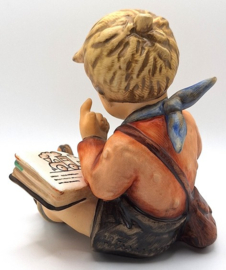 Hummel beeldje 'Der gelehrte / Thoughtful'