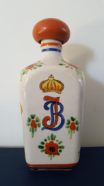 Plateel jenever kruikje t.g.v. het huwelijk van Juliana en Bernard