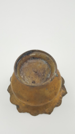 Oosterse messing schaal met mooie patina