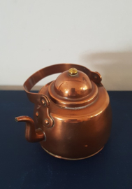 Kleine koperen theepot