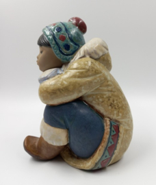 Lladro peizende Inuit jongen #2159