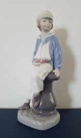 Lladro beeldje, jongetje met zeilboot