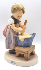 Hummel beeldje 'Die Bäckerin / Baking day', bakker