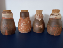 4 middelgrote terracotta voorraadpotten