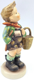Dubbel A25127 - Controleren - Hummel beeldje 'Dorfbub / Village boy'