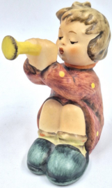 Hummel beeldje 'Girl with horn'