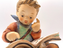 Hummel beeldje 'Der gelehrte / Thoughtful'