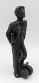 Bronzen beeldje man in stropdas