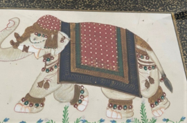 Indische olifant op zijde