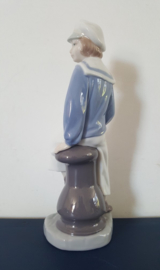 Lladro beeldje, jongetje met zeilboot