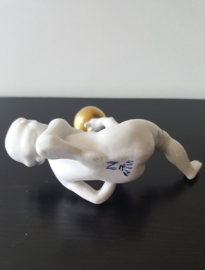 Putto met gouden bal - Giuseppe Armani