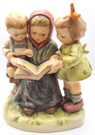 Hummel beeldje 'Märchenstunde / Storybook time'