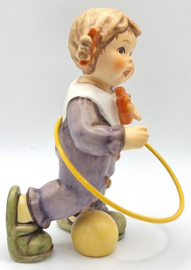 Hummel beeldje 'Hula-Hoop / Playing around'