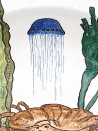 Bord met kreeft in majolica stijl