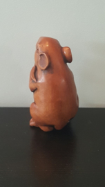 Netsuke van zittende rat