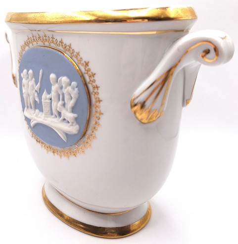Ovalen cachepot met biscuit medaillon