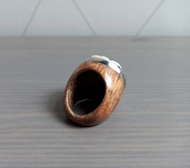 Houten ring met roos